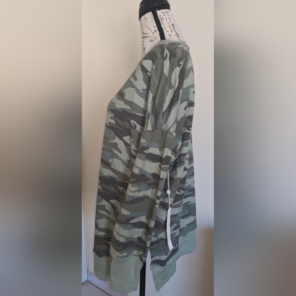 NWT CASLON Women's Camo Print Oversized Sweater Size Medium - Picture 4 of 6
